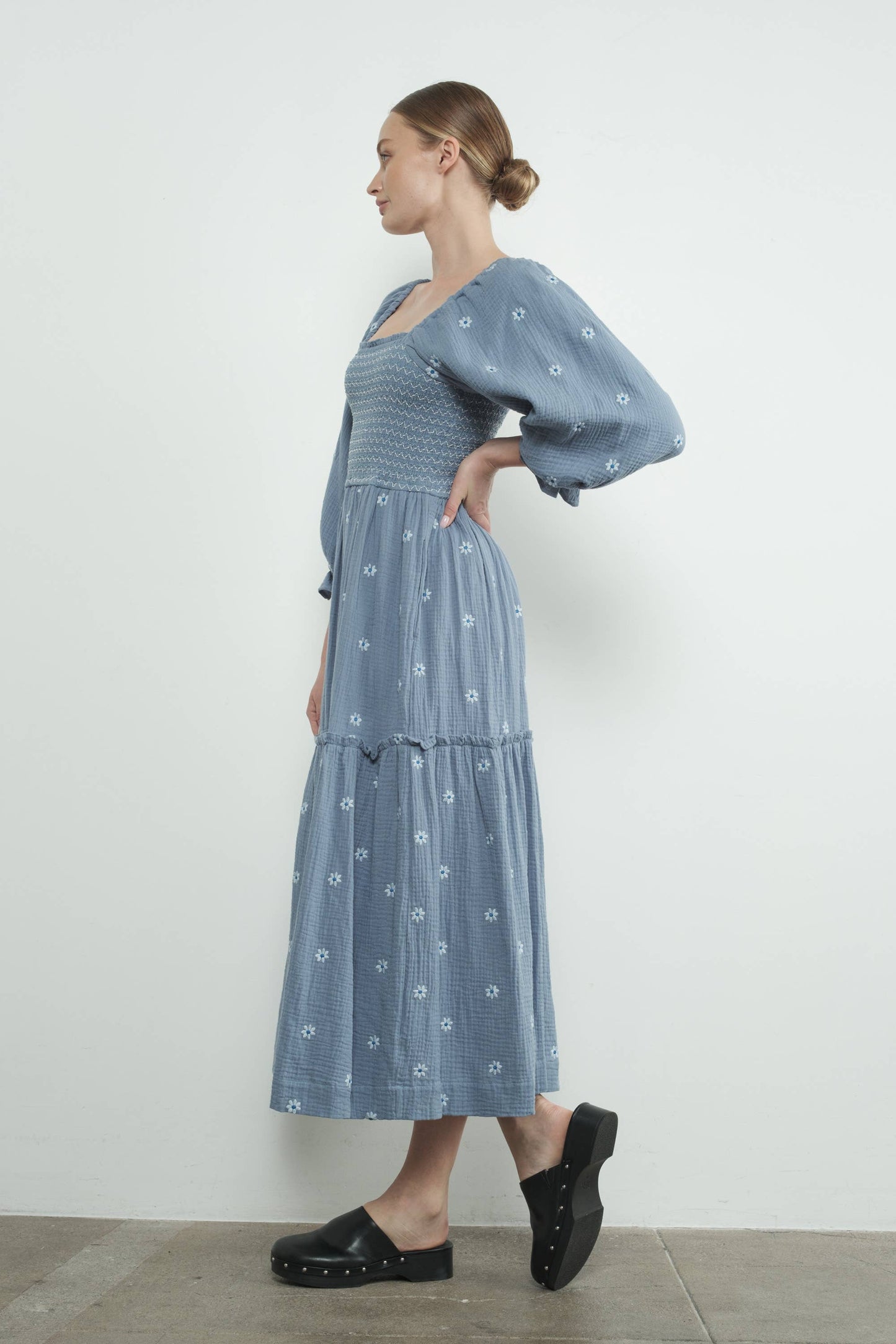 FLOWER EMBROIDERY SMOCKED DRESS
