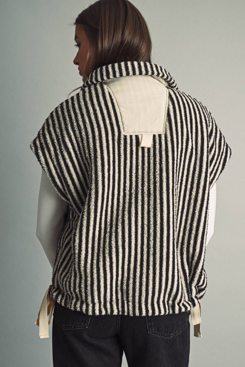 J7525   VERTICAL STRIPE FLEECE HIGH-NECK VEST
