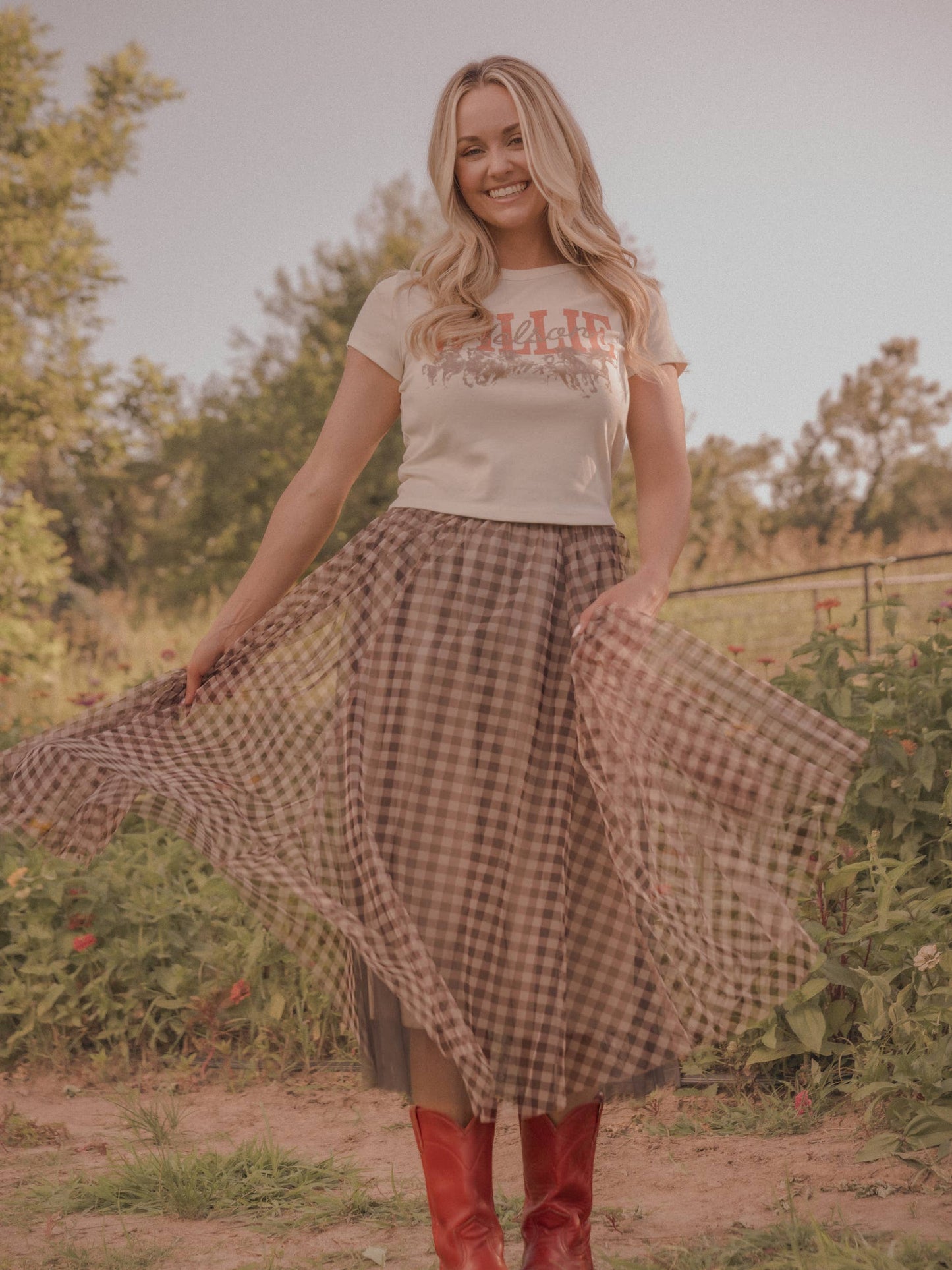 Willie Nelson Horse Cropped Tee