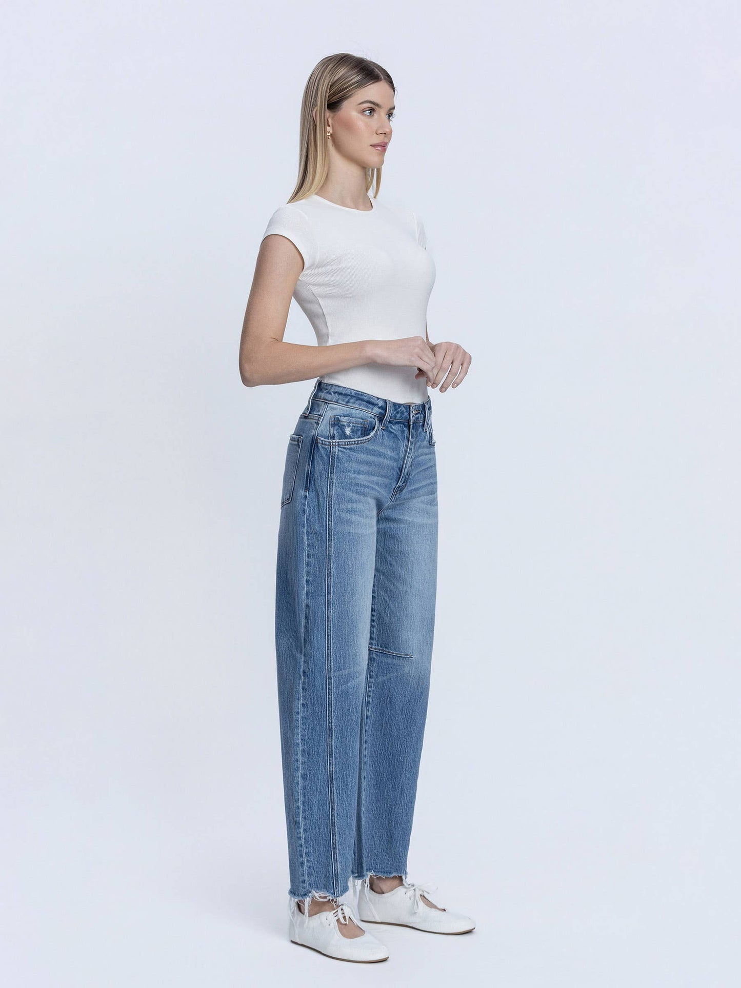 HIGH RISE RAW HEM SEAM DETAIL BARREL JEANS