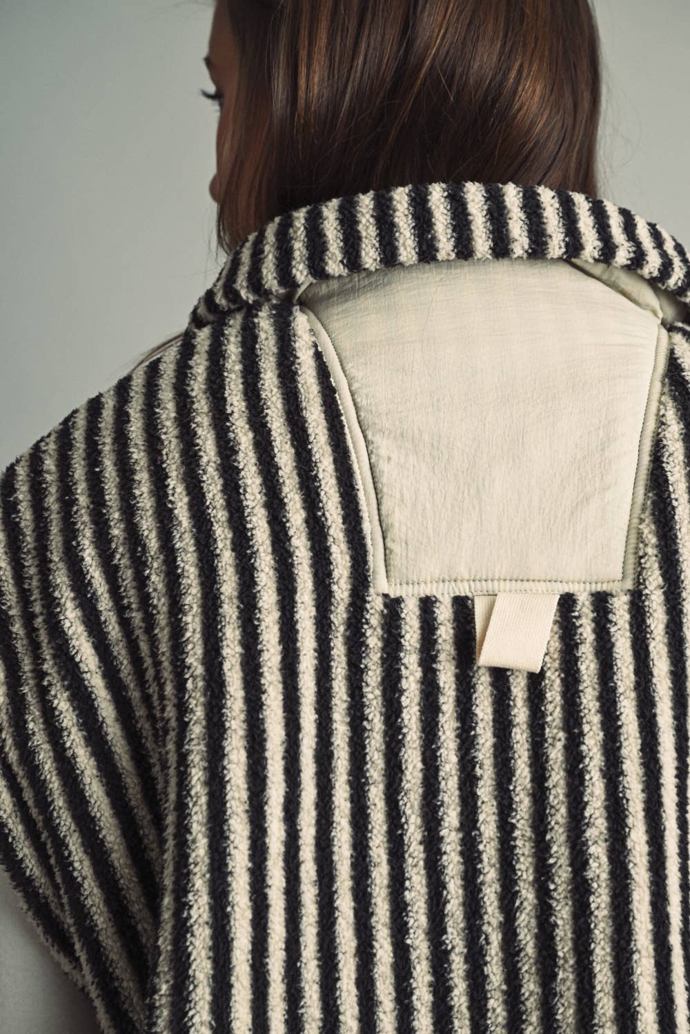 J7525   VERTICAL STRIPE FLEECE HIGH-NECK VEST