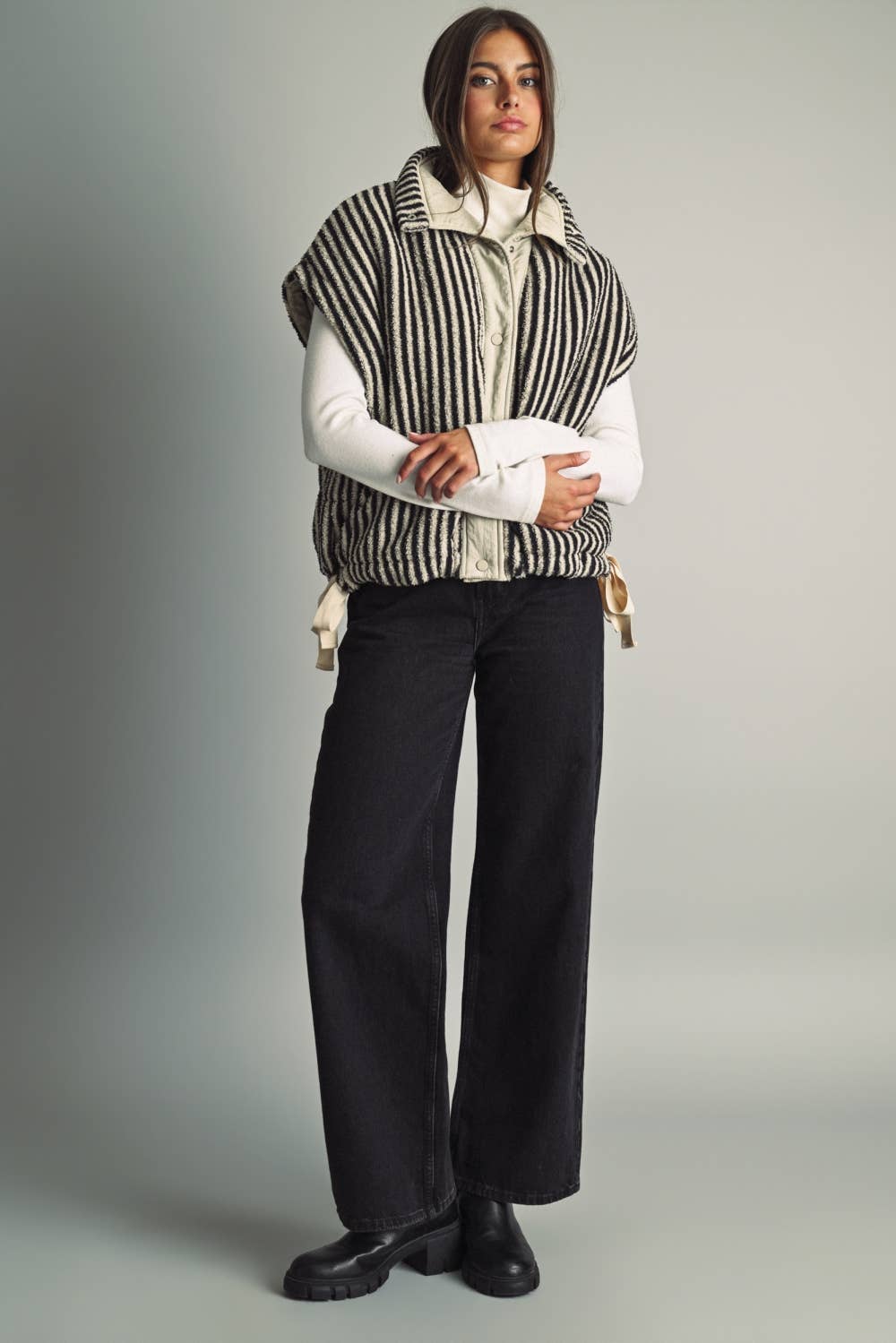 J7525   VERTICAL STRIPE FLEECE HIGH-NECK VEST