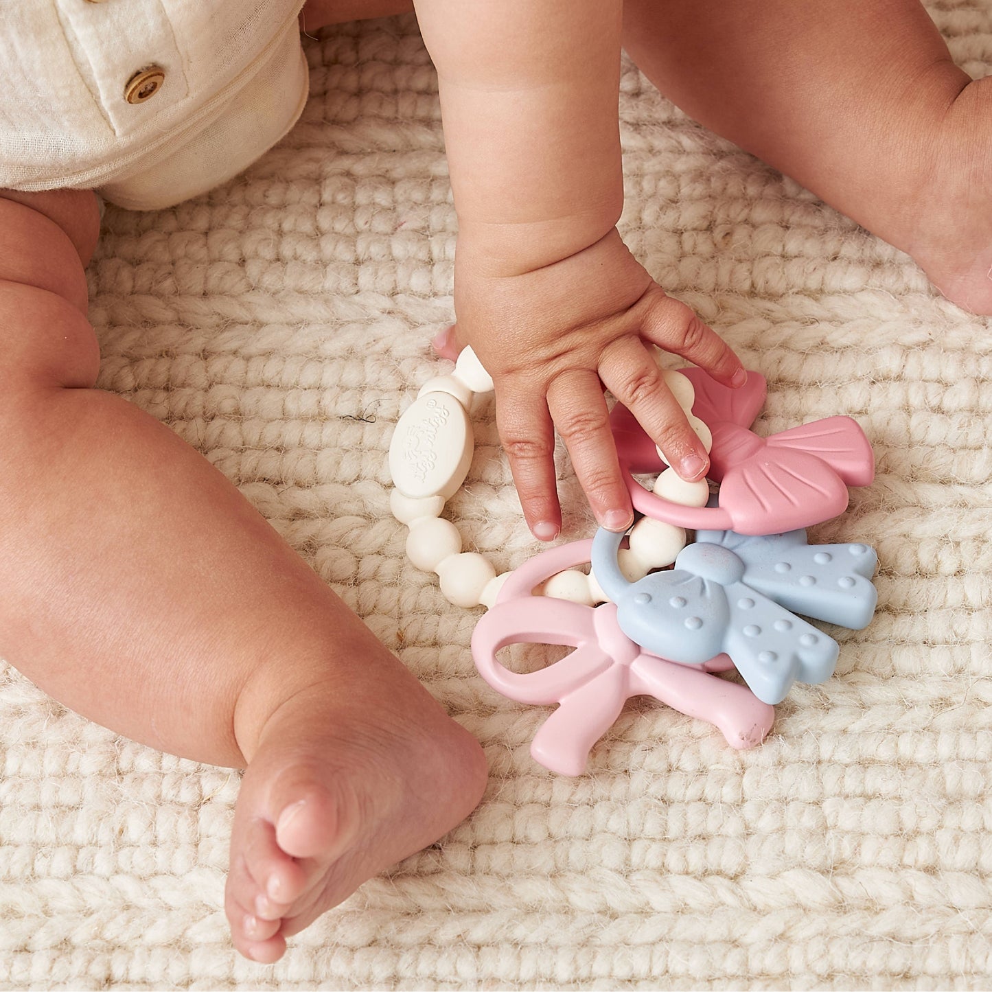 Itzy Trio Bow Teether