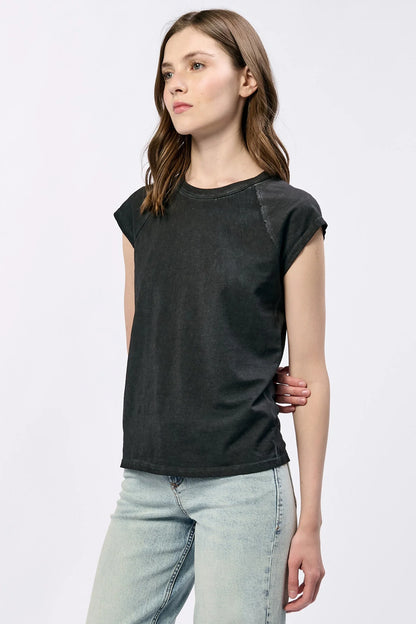 Cynda Tee Black