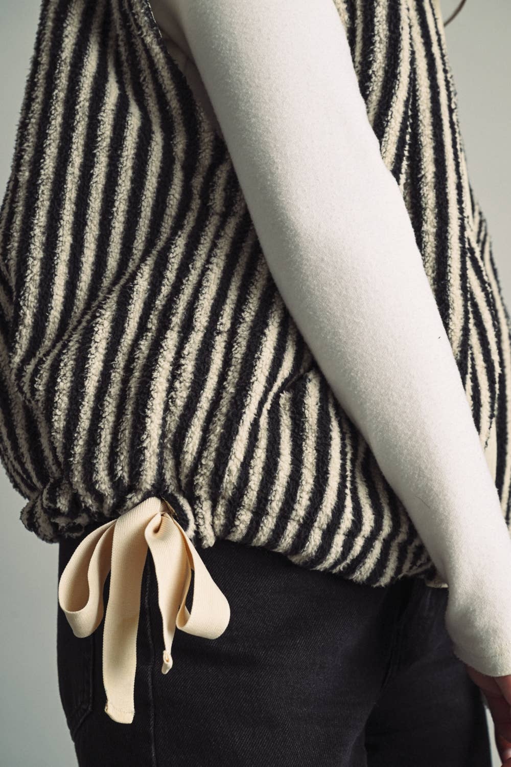 J7525   VERTICAL STRIPE FLEECE HIGH-NECK VEST