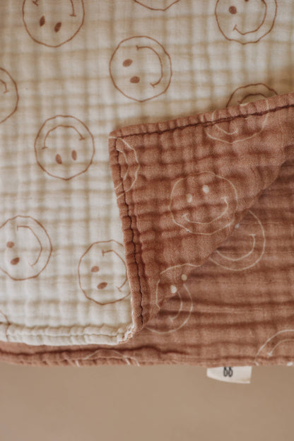 Muslin Quilt | Tan & Ivory Smile