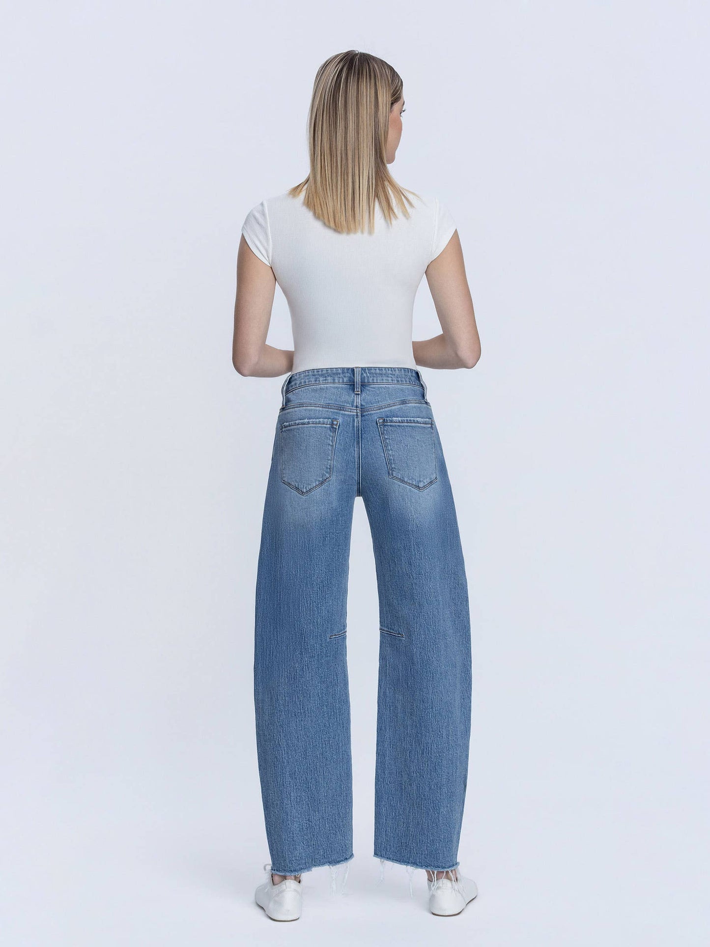HIGH RISE RAW HEM SEAM DETAIL BARREL JEANS