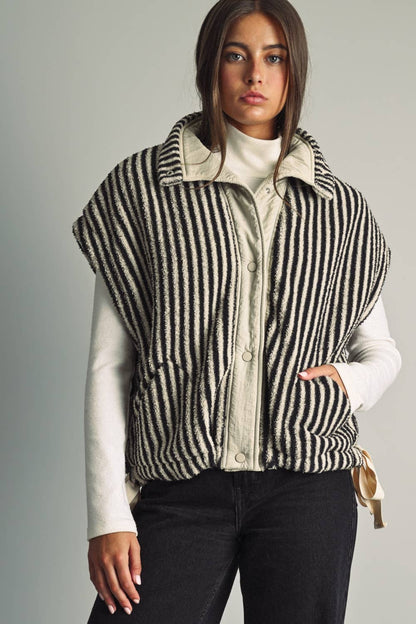 J7525   VERTICAL STRIPE FLEECE HIGH-NECK VEST